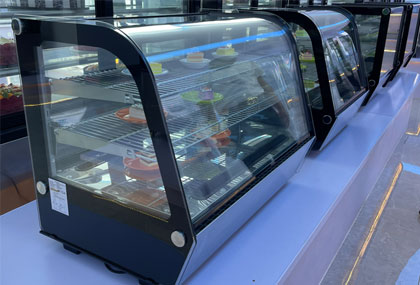 Cake Display Cabinets with Built-in Adjustable Layered Shelves